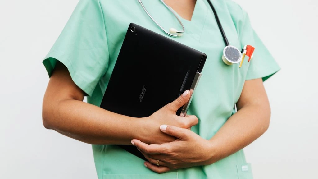 Preparación de una dosis pediátrica de vacuna en un centro de salud